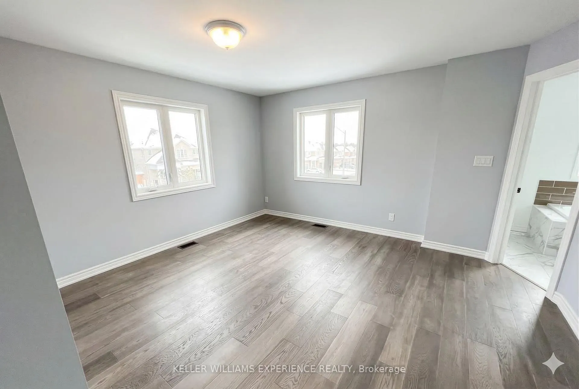 Photo 12 of 147 Sun King Crescent, Barrie, Innis-Shore — HOMEH