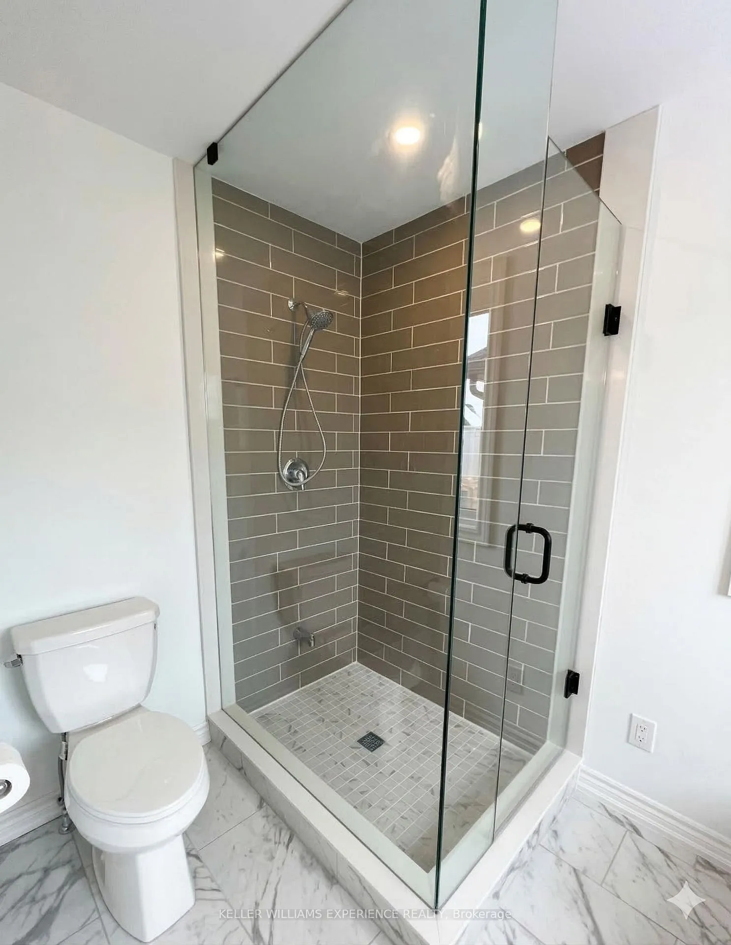 Photo 15 of 147 Sun King Crescent, Barrie, Innis-Shore — HOMEH
