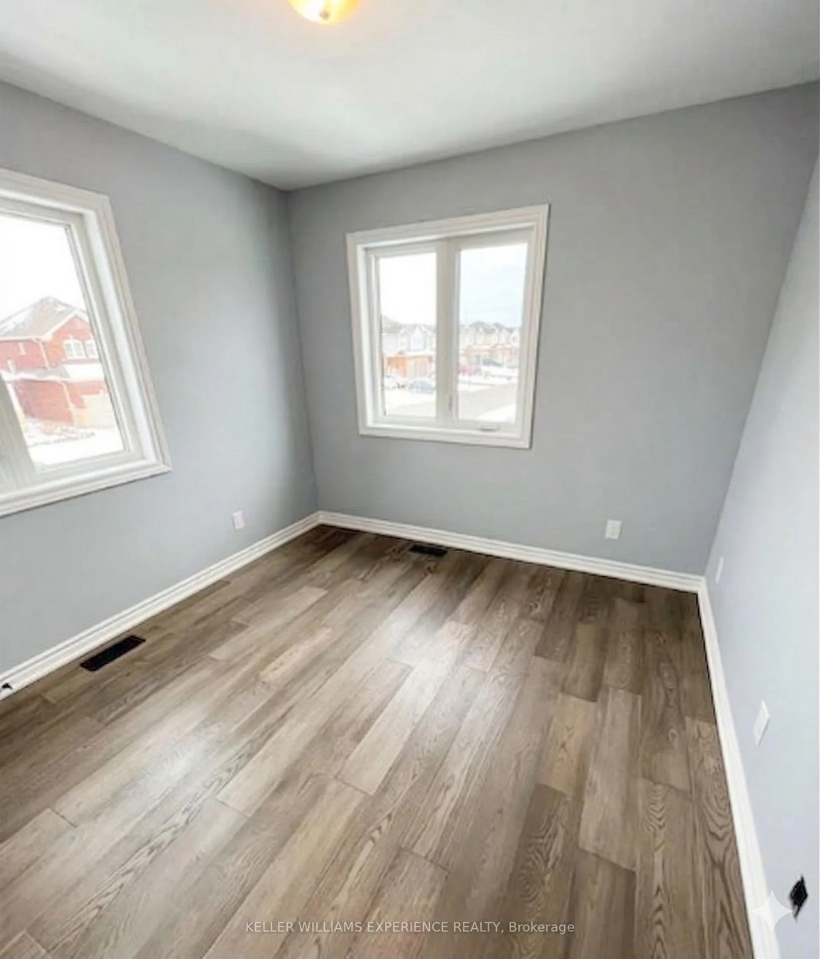Photo 17 of 147 Sun King Crescent, Barrie, Innis-Shore — HOMEH