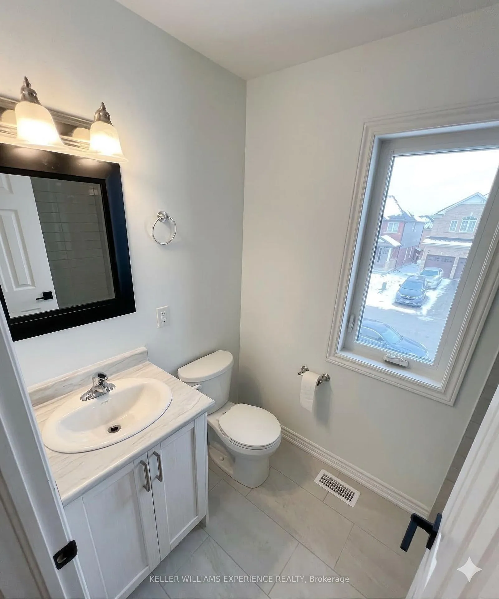 Photo 18 of 147 Sun King Crescent, Barrie, Innis-Shore — HOMEH