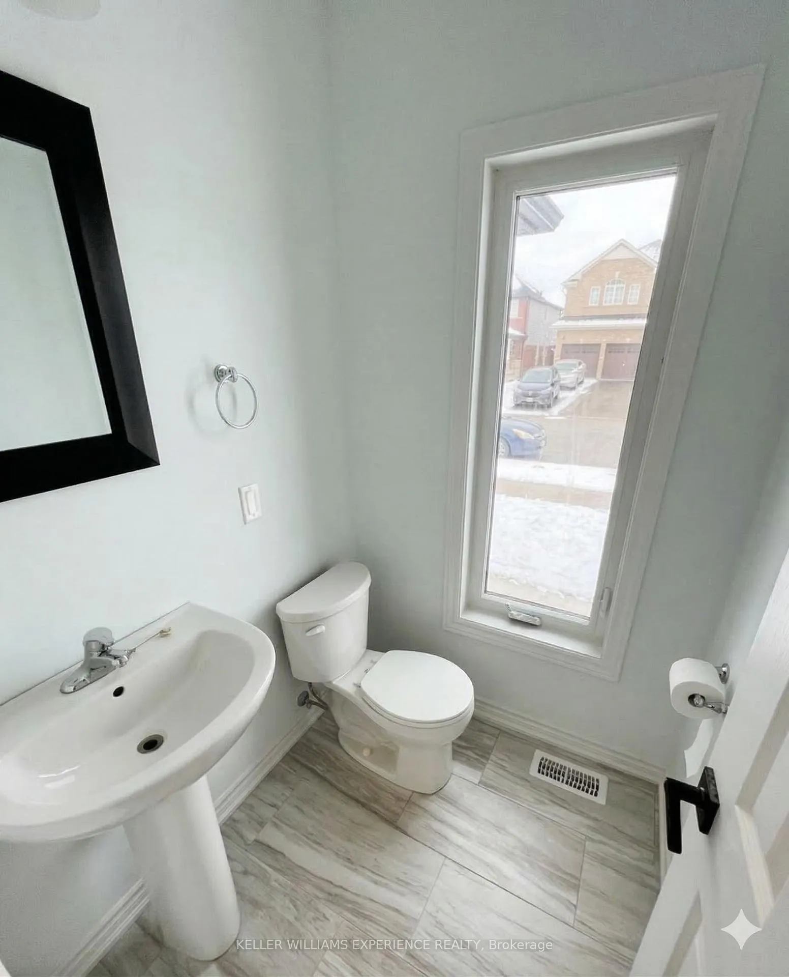 Photo 20 of 147 Sun King Crescent, Barrie, Innis-Shore — HOMEH