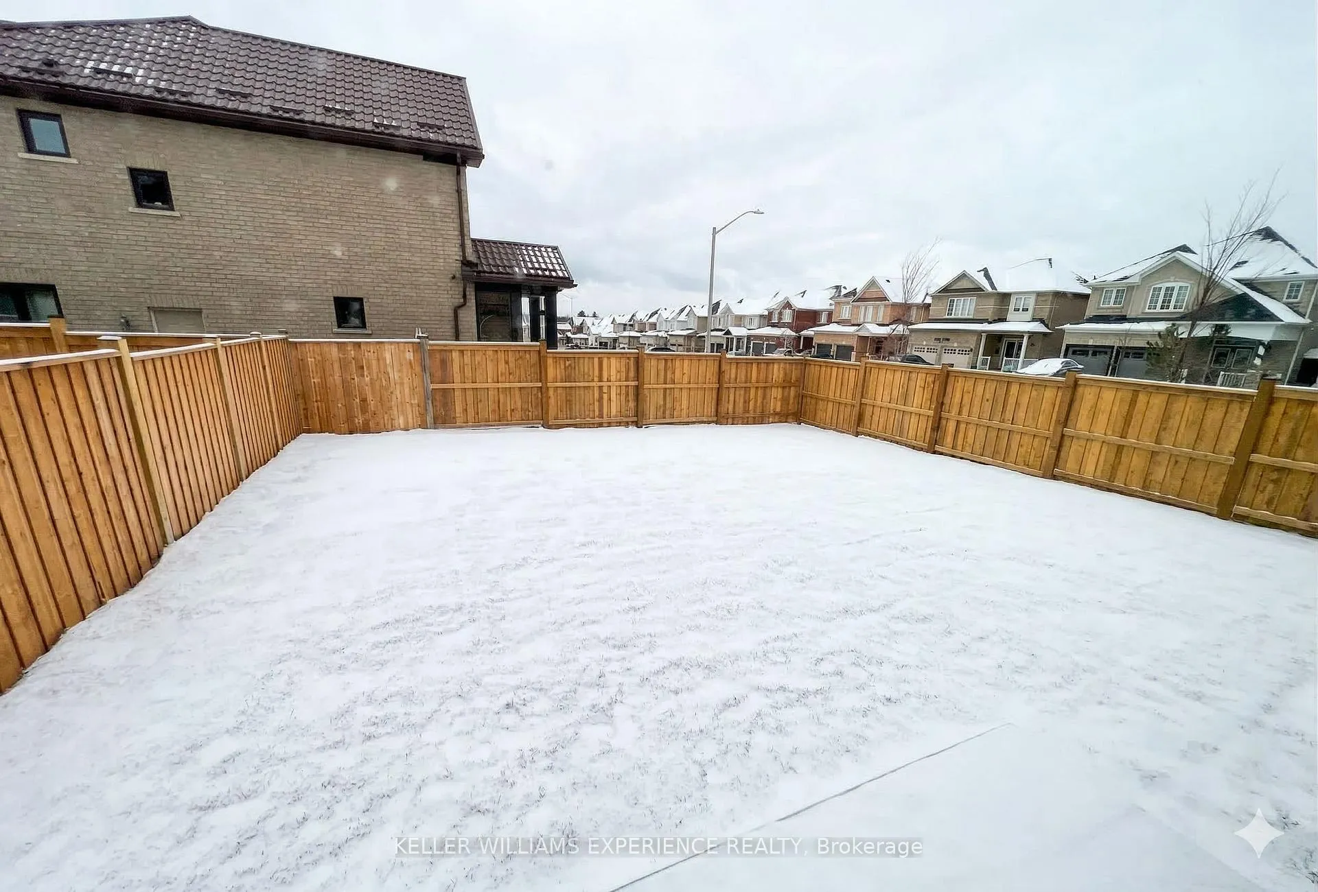 Photo 25 of 147 Sun King Crescent, Barrie, Innis-Shore — HOMEH