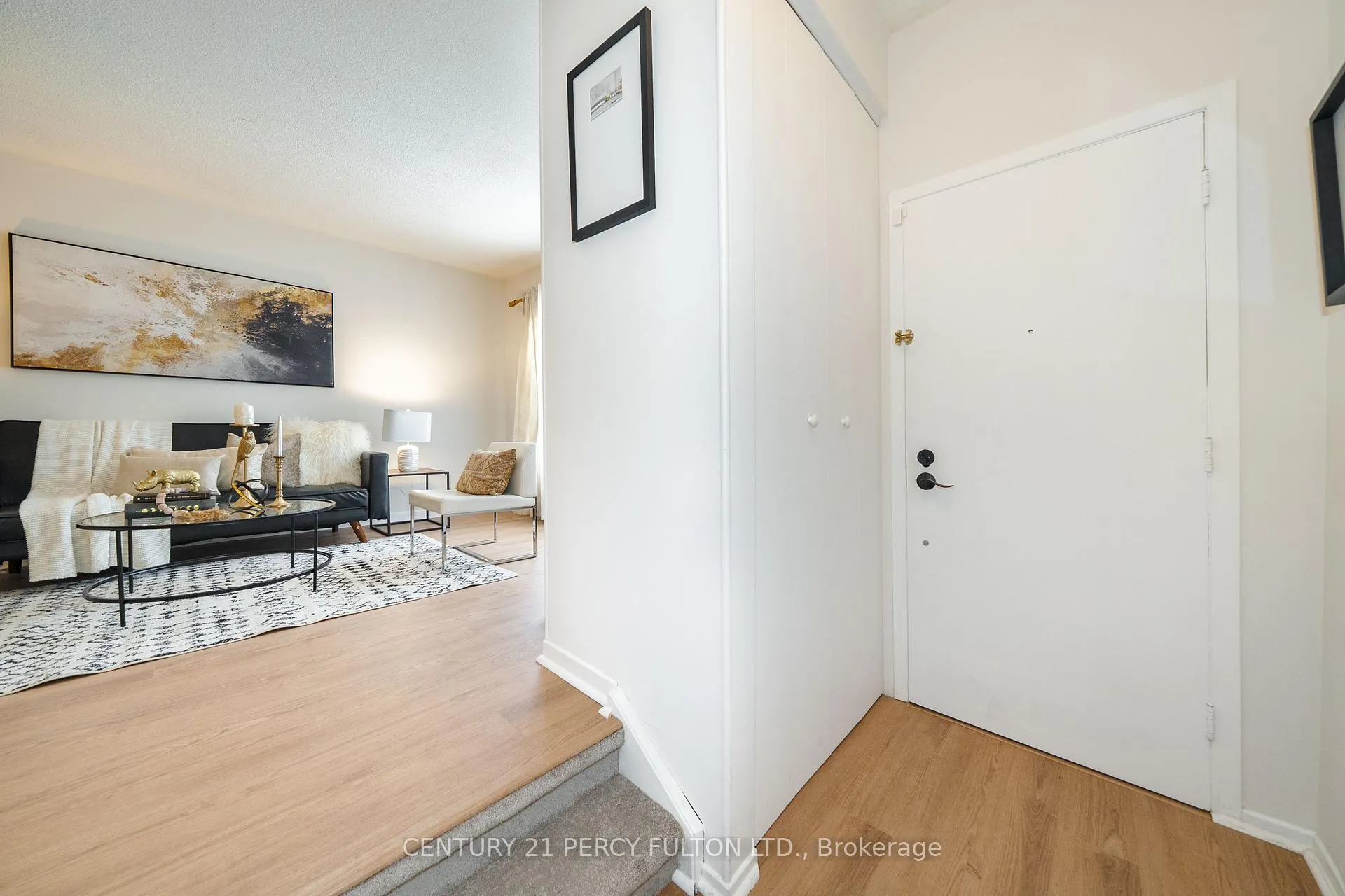 Photo 3 of 754 Edgewood Road, Pickering, Amberlea — HOMEH