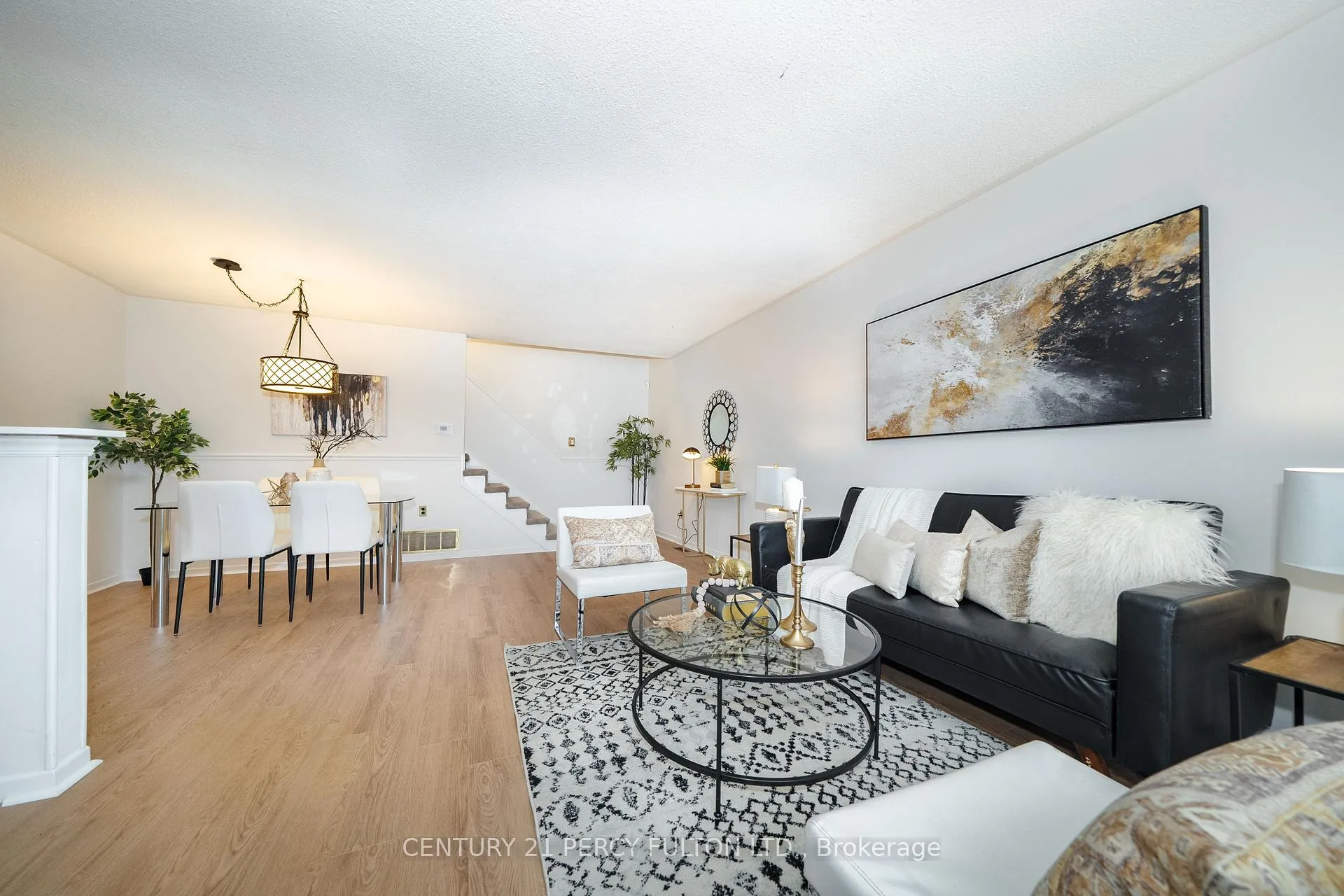 Photo 4 of 754 Edgewood Road, Pickering, Amberlea — HOMEH