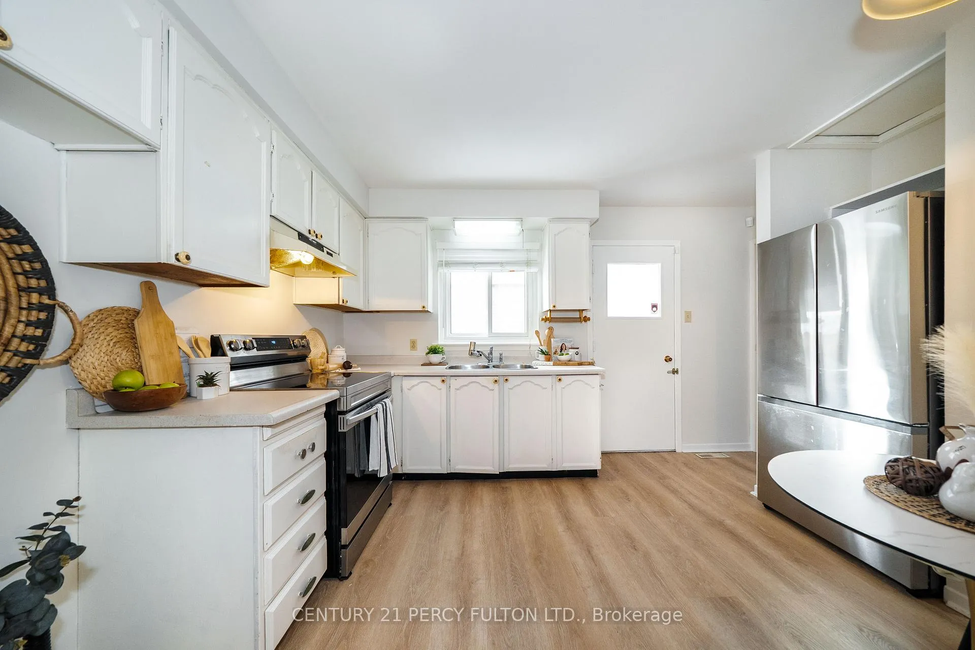 Photo 8 of 754 Edgewood Road, Pickering, Amberlea — HOMEH