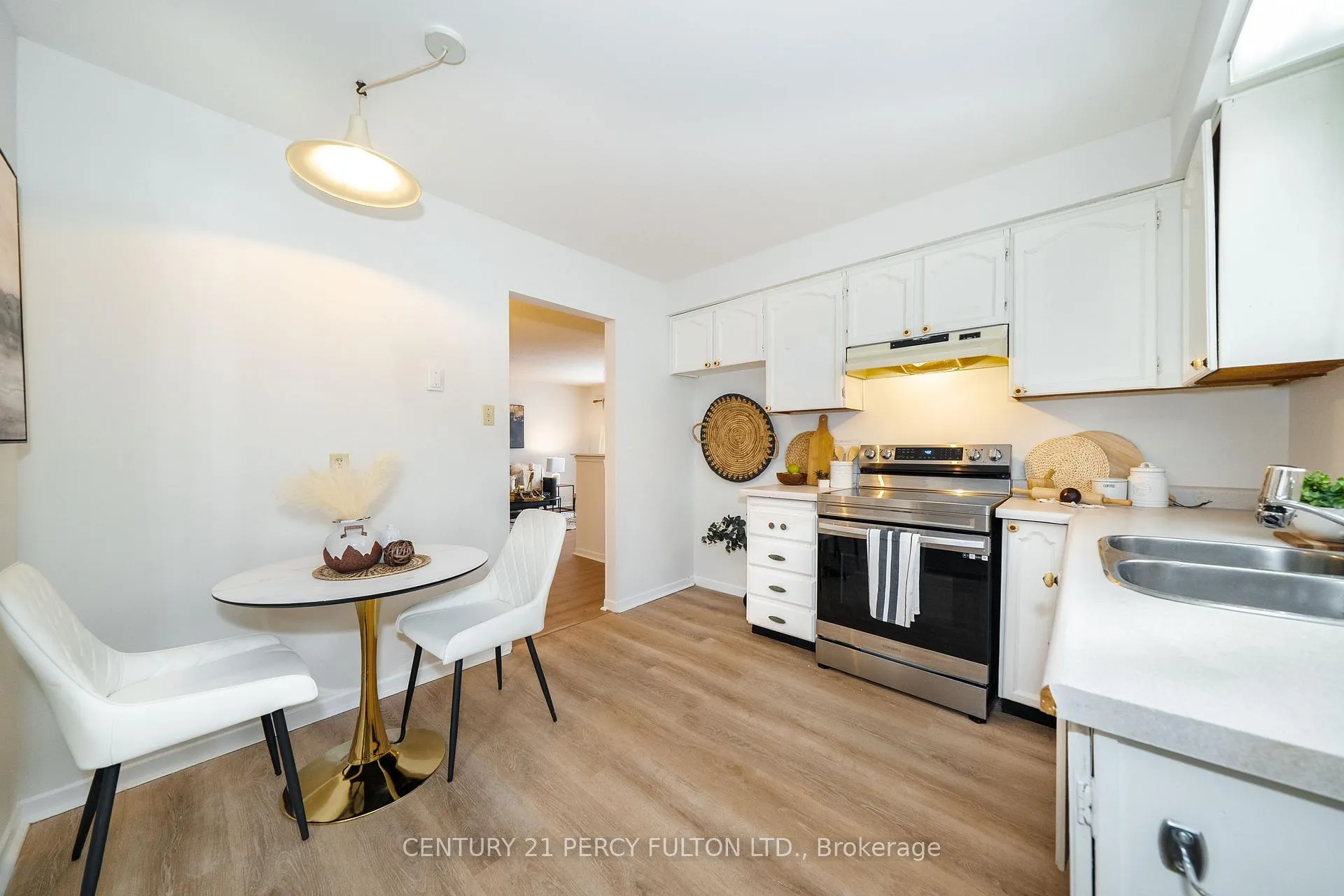 Photo 9 of 754 Edgewood Road, Pickering, Amberlea — HOMEH