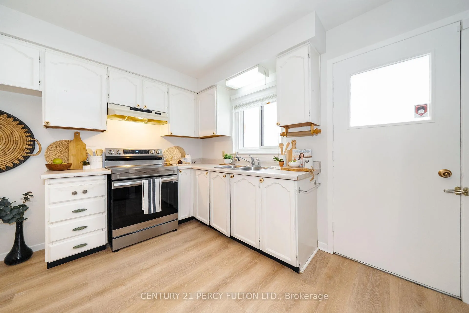 Photo 10 of 754 Edgewood Road, Pickering, Amberlea — HOMEH