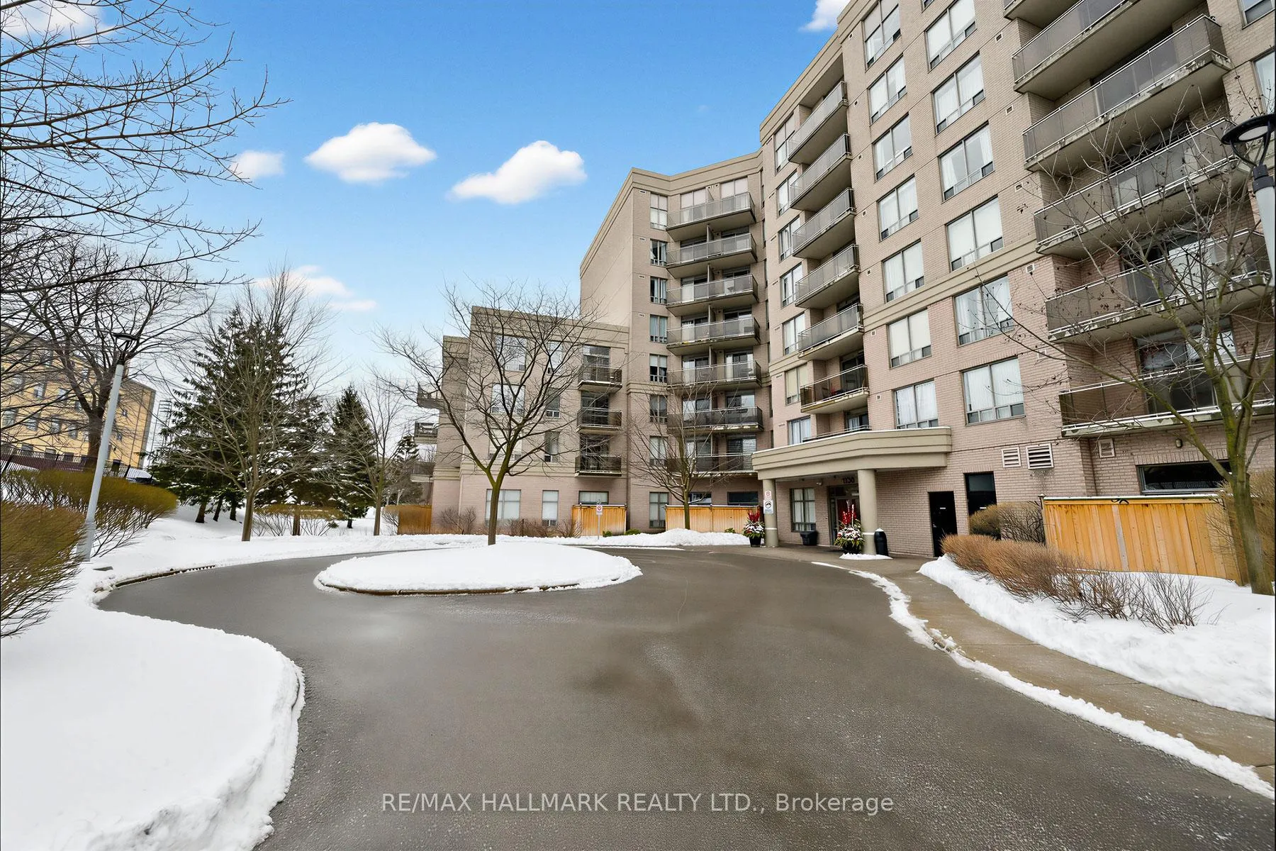 Photo 2 of Unit 211, 1730 Eglinton Avenue E, North York, Victoria Village — HOMEH