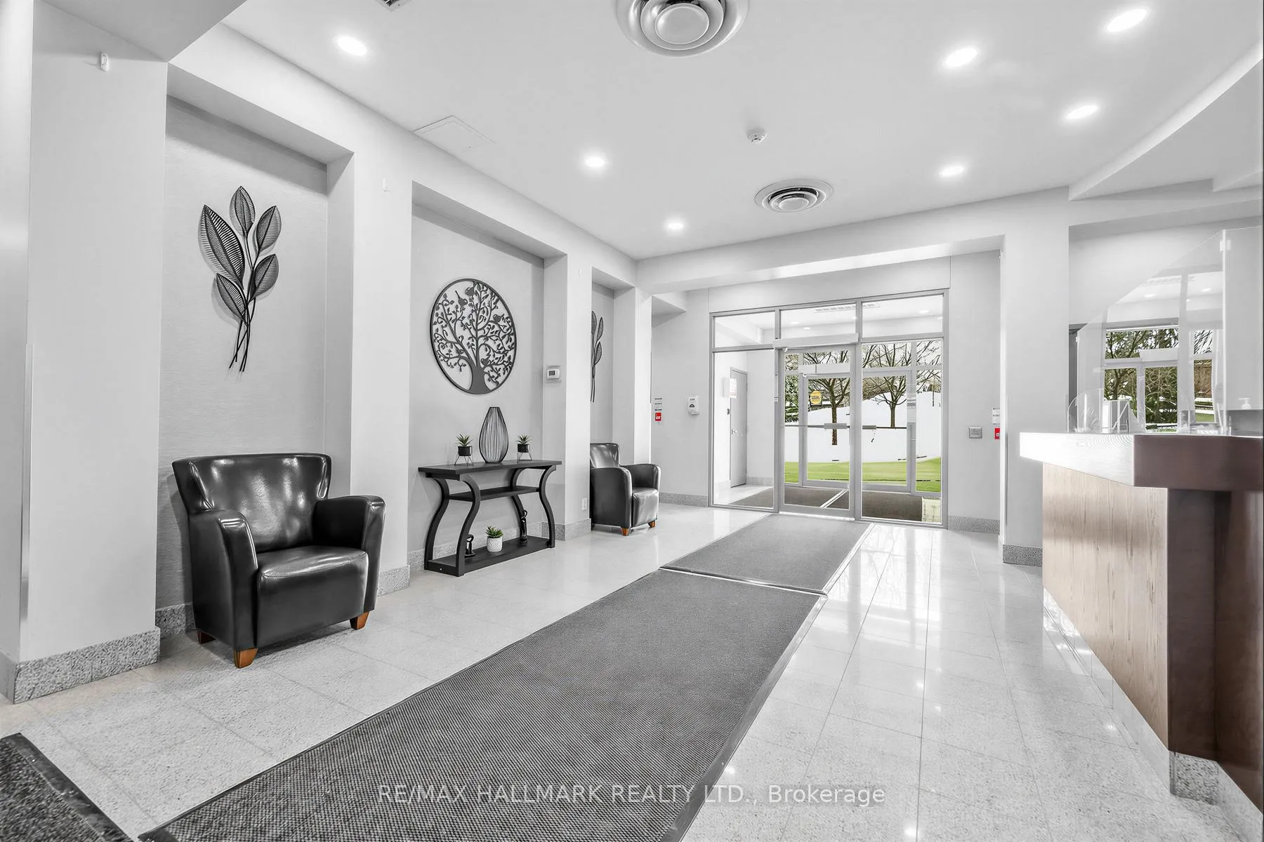 Photo 4 of Unit 211, 1730 Eglinton Avenue E, North York, Victoria Village — HOMEH