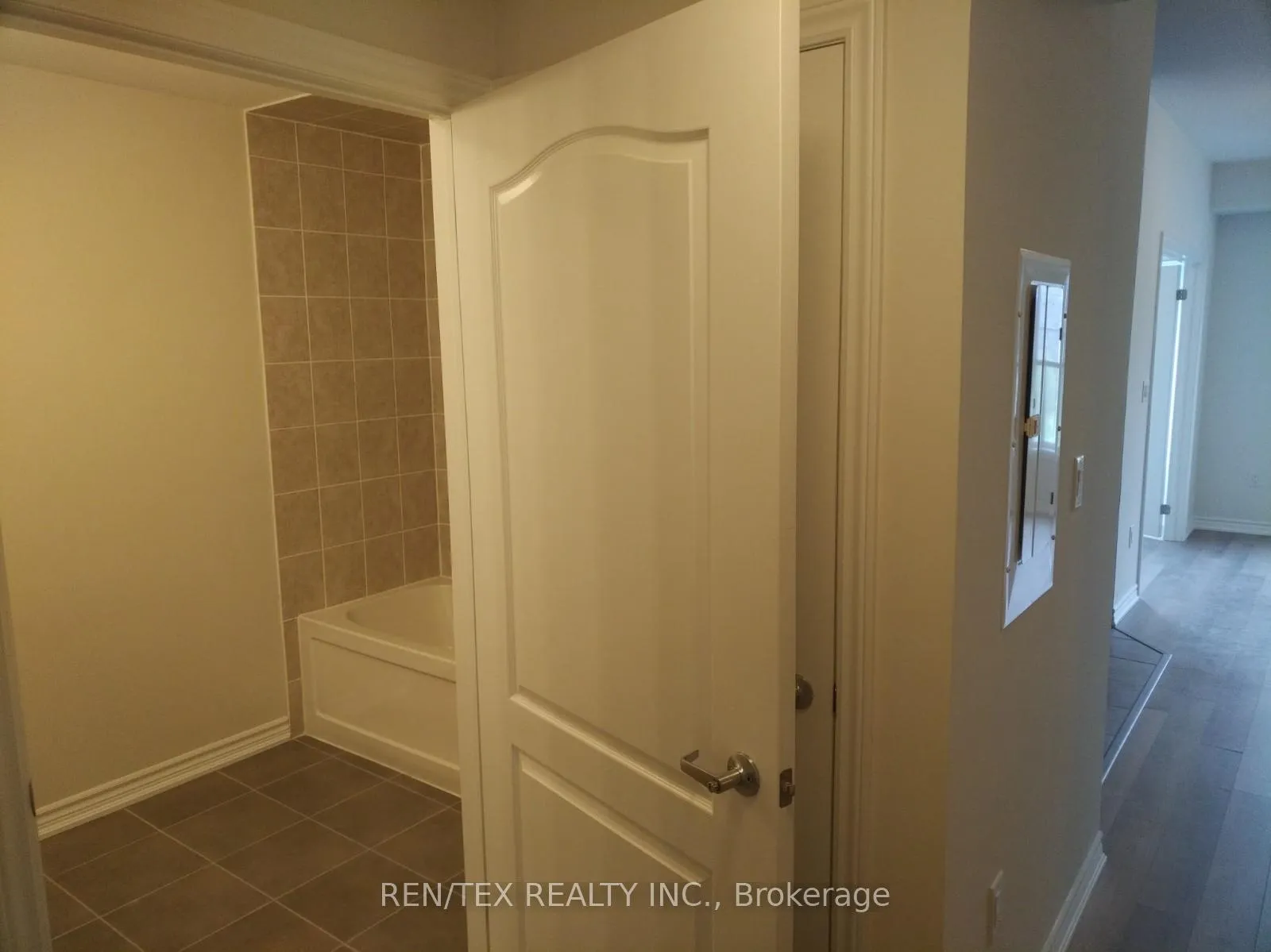 Photo 4 of Unit 221, 3865 Major Mackenzie Drive W, Vaughan, Vellore Village — HOMEH