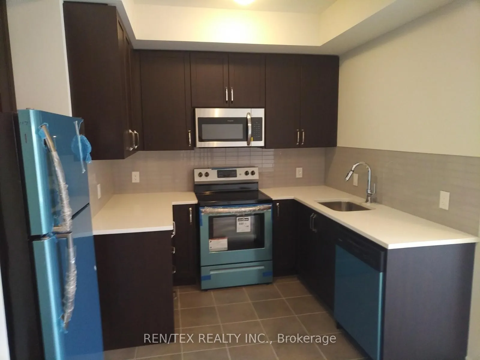 Photo 7 of Unit 221, 3865 Major Mackenzie Drive W, Vaughan, Vellore Village — HOMEH