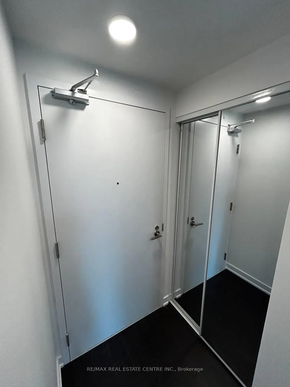 Photo 5 of Unit 1503, 238 Simcoe Street, Toronto, University — HOMEH