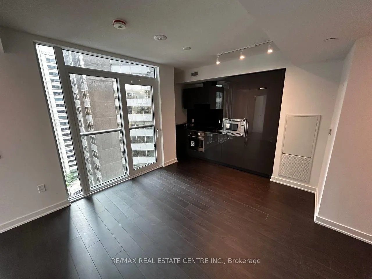 Photo 8 of Unit 1503, 238 Simcoe Street, Toronto, University — HOMEH