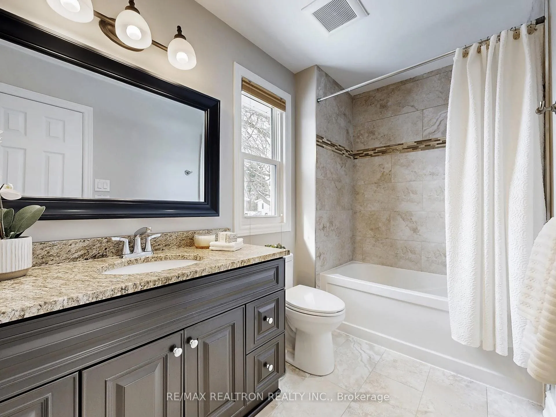 Photo 18 of 12 Hester Court, Markham, Royal Orchard — HOMEH