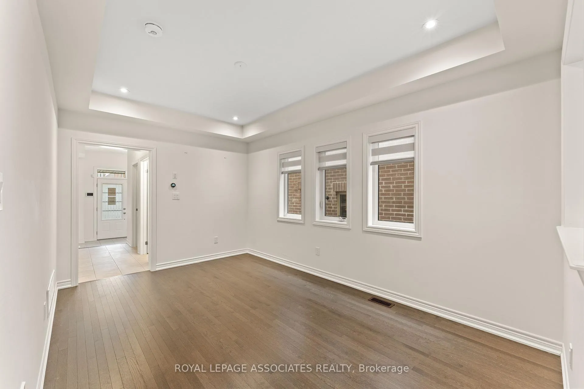 Photo 3 of 3909 Koenig Road E, Burlington, Alton — HOMEH