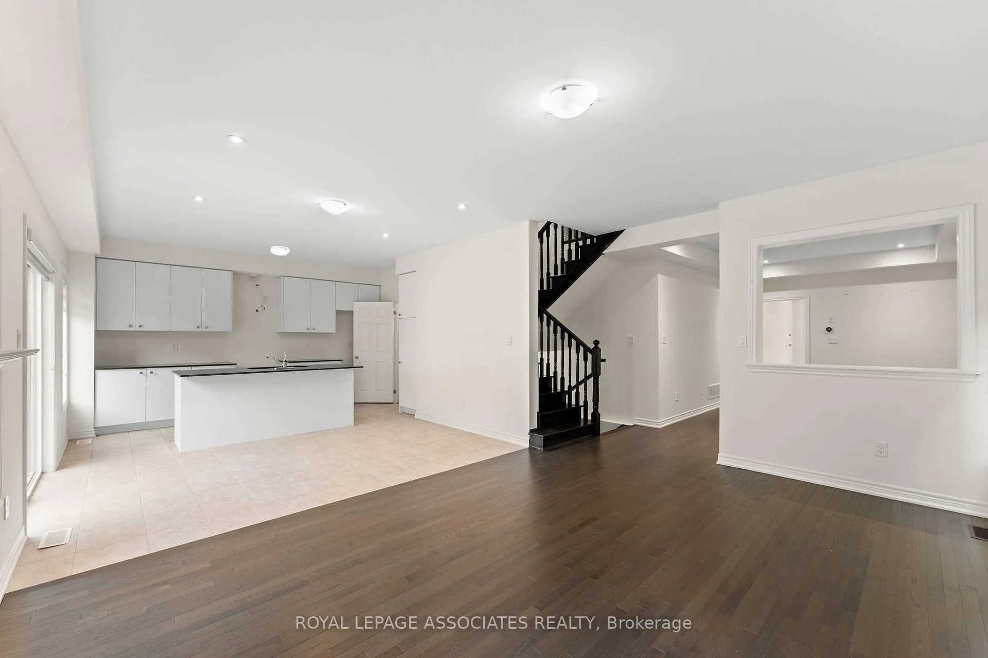Photo 7 of 3909 Koenig Road E, Burlington, Alton — HOMEH