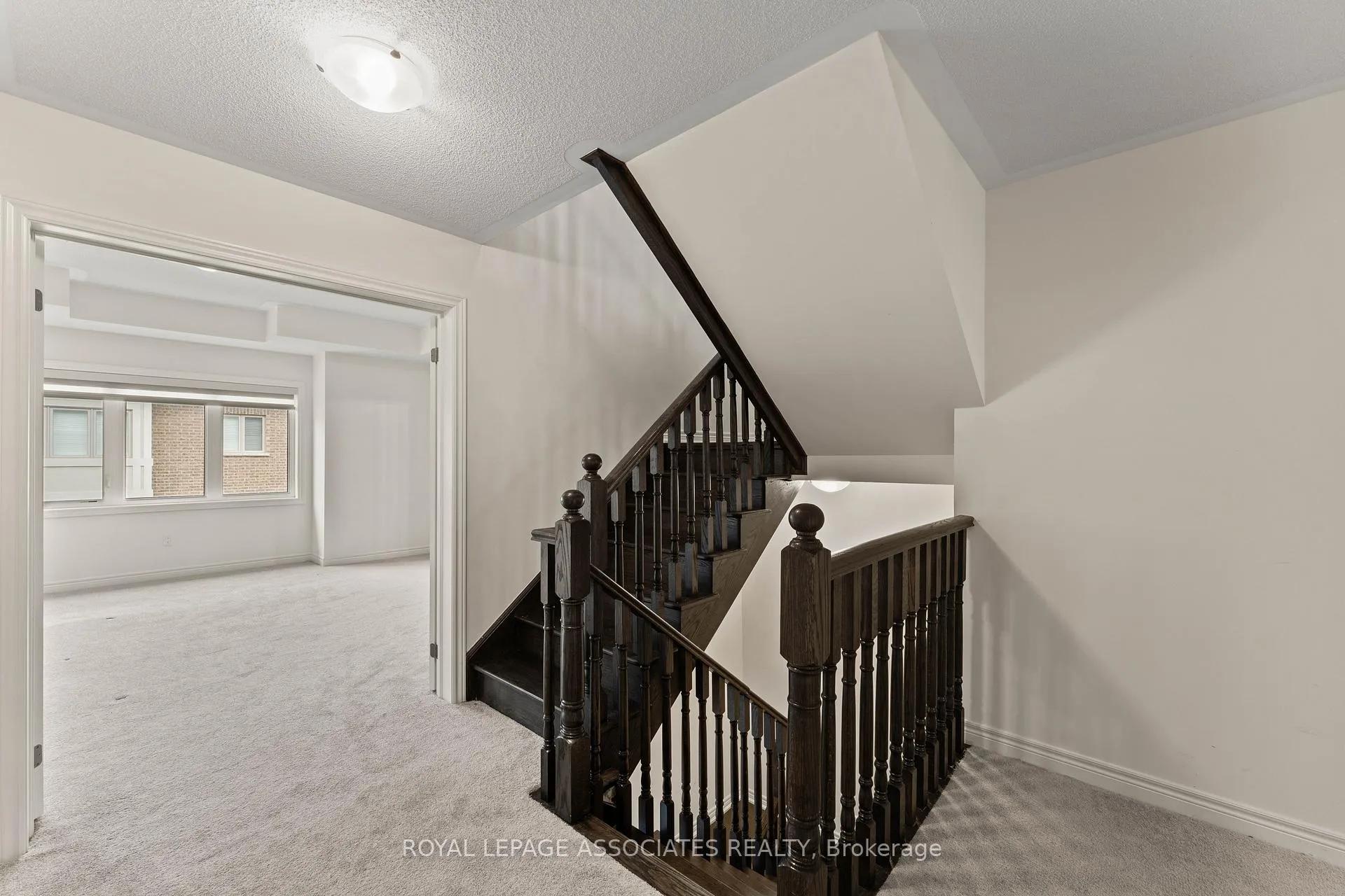 Photo 10 of 3909 Koenig Road E, Burlington, Alton — HOMEH