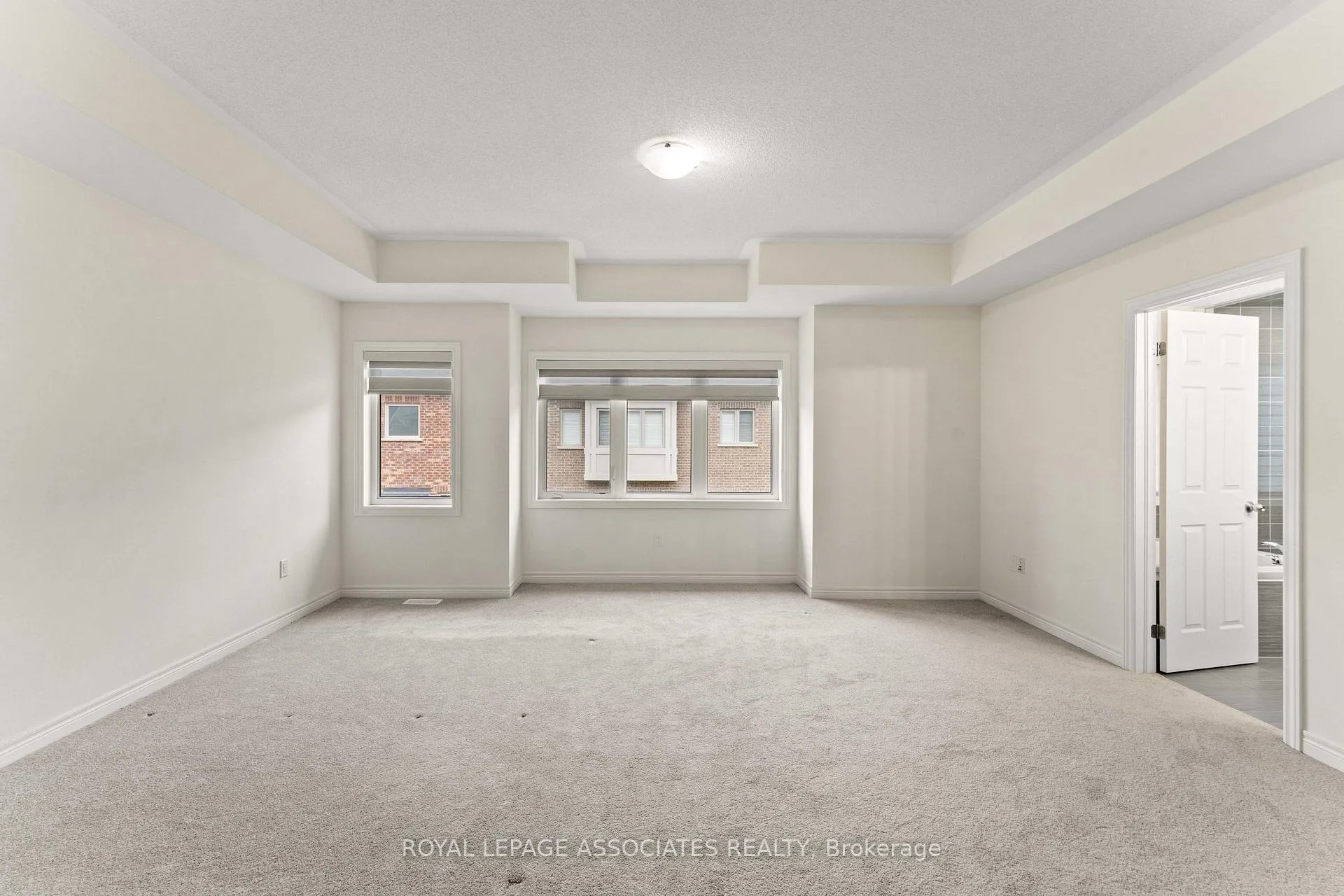 Photo 11 of 3909 Koenig Road E, Burlington, Alton — HOMEH