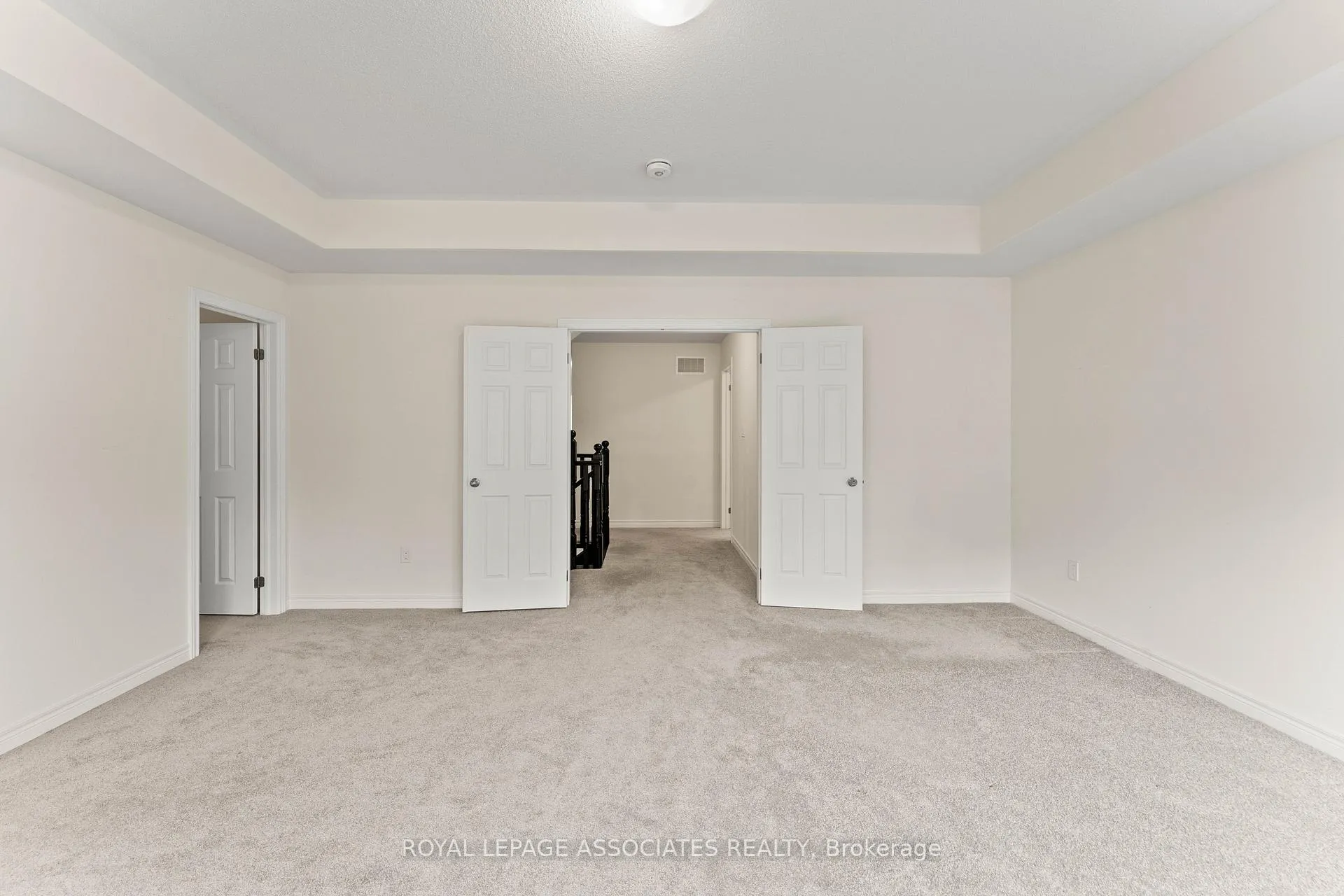 Photo 14 of 3909 Koenig Road E, Burlington, Alton — HOMEH