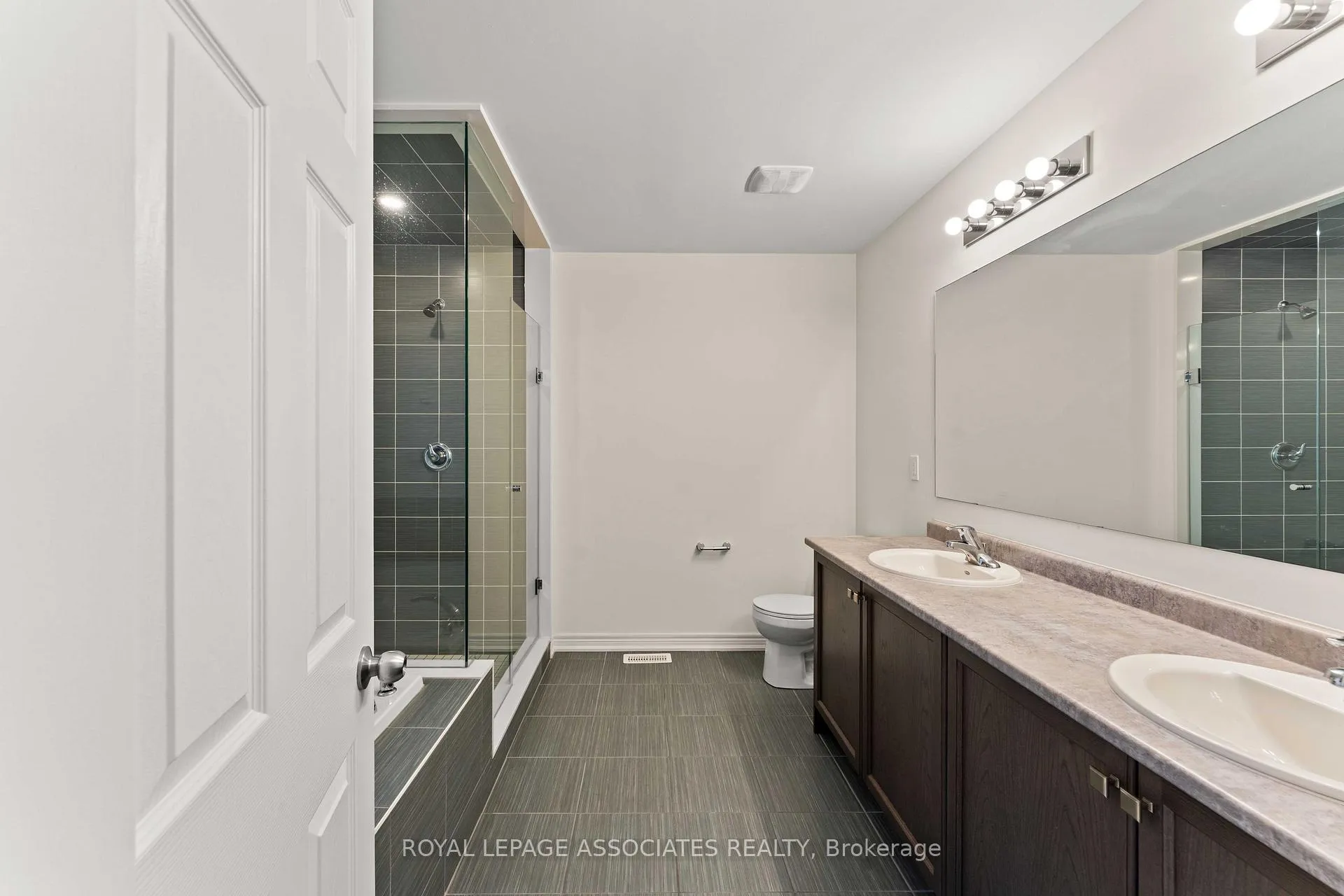 Photo 15 of 3909 Koenig Road E, Burlington, Alton — HOMEH