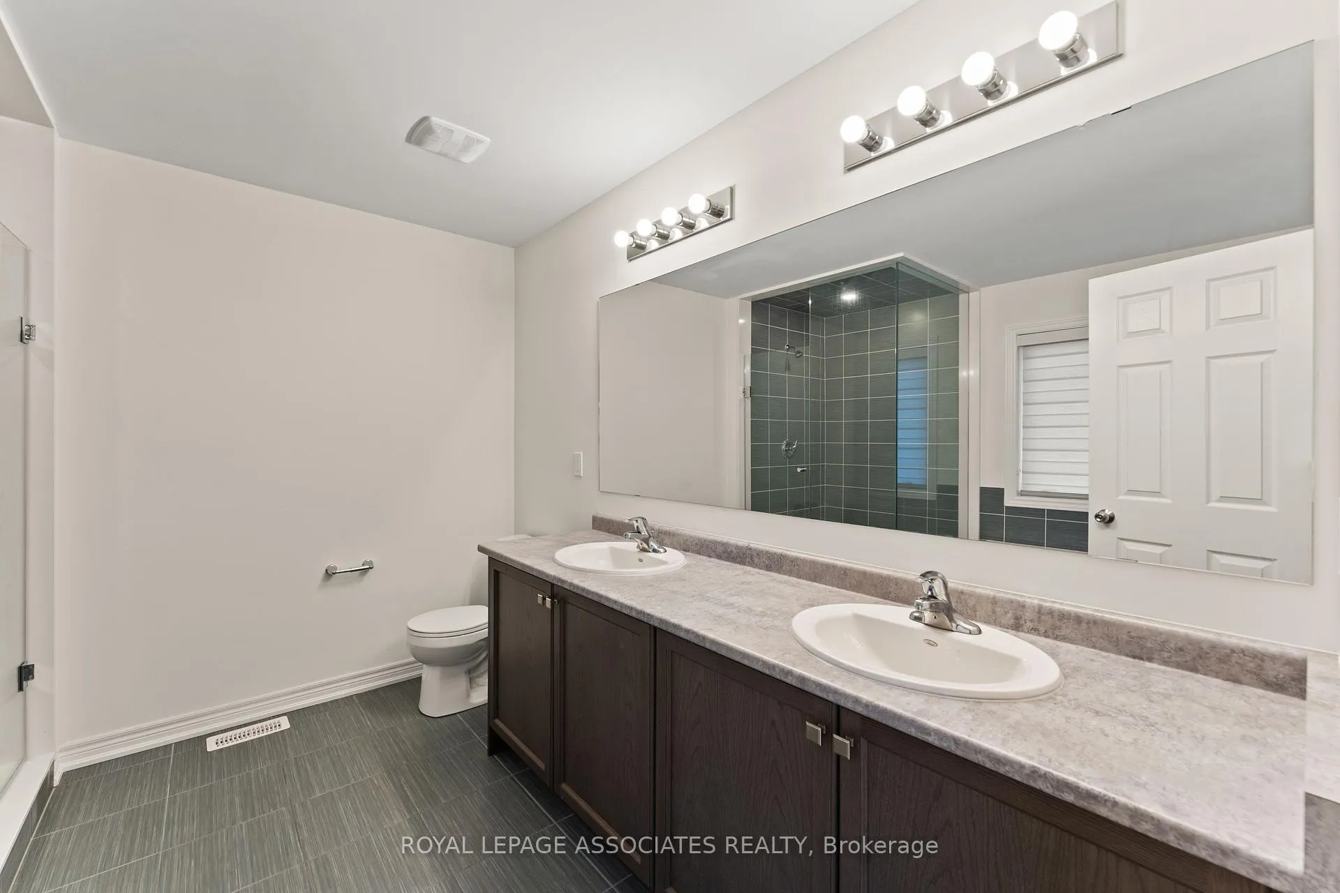 Photo 16 of 3909 Koenig Road E, Burlington, Alton — HOMEH
