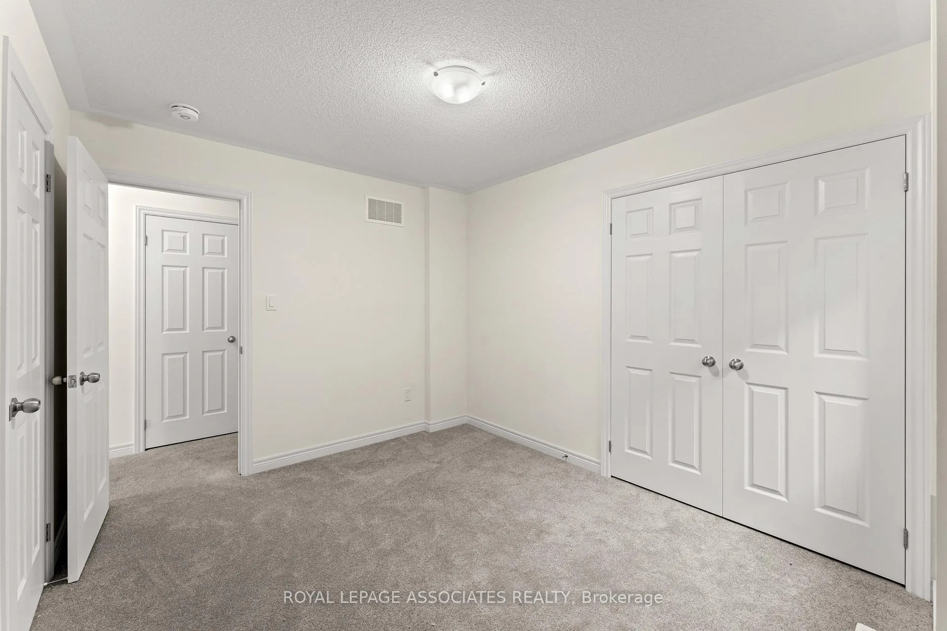 Photo 22 of 3909 Koenig Road E, Burlington, Alton — HOMEH