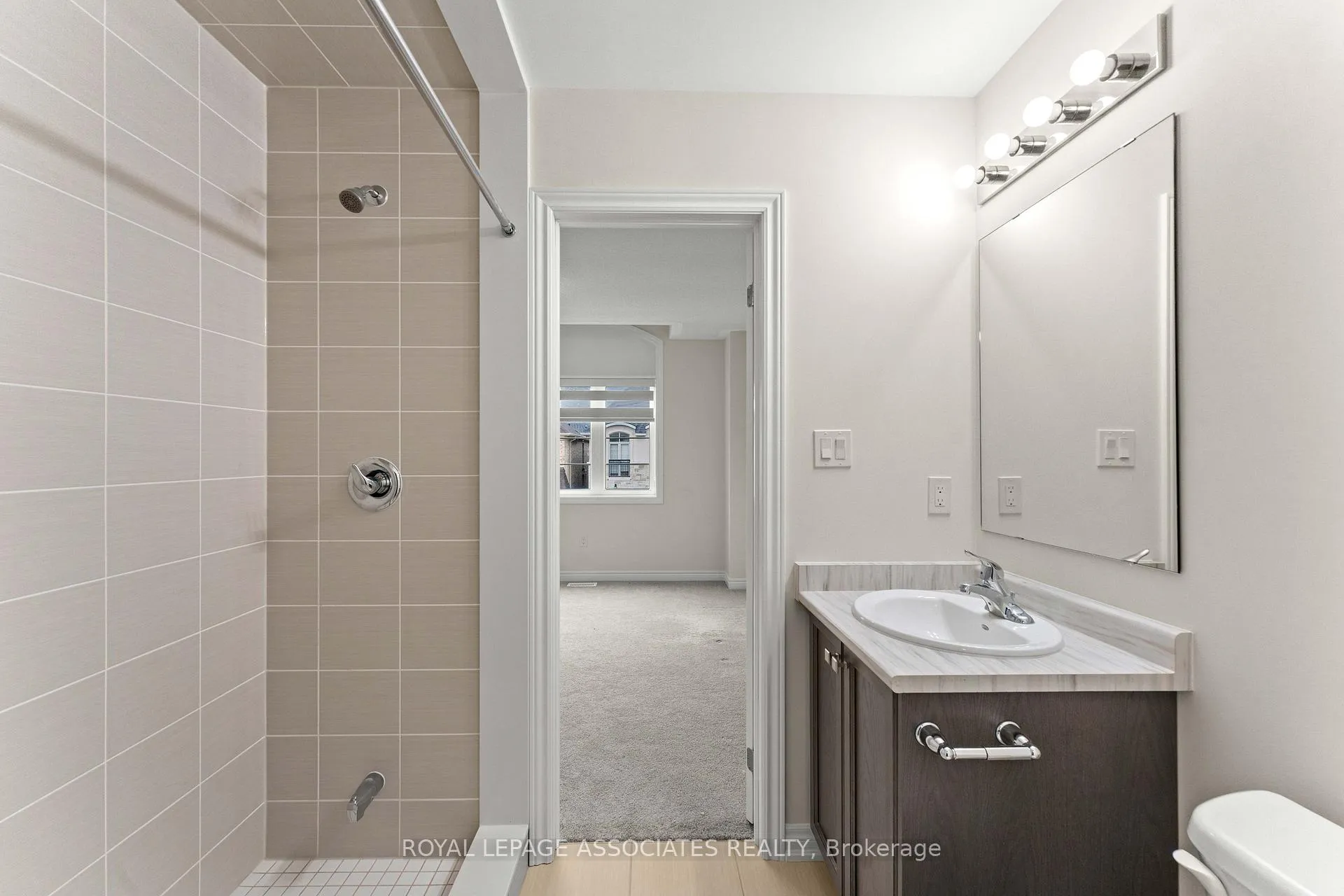 Photo 23 of 3909 Koenig Road E, Burlington, Alton — HOMEH