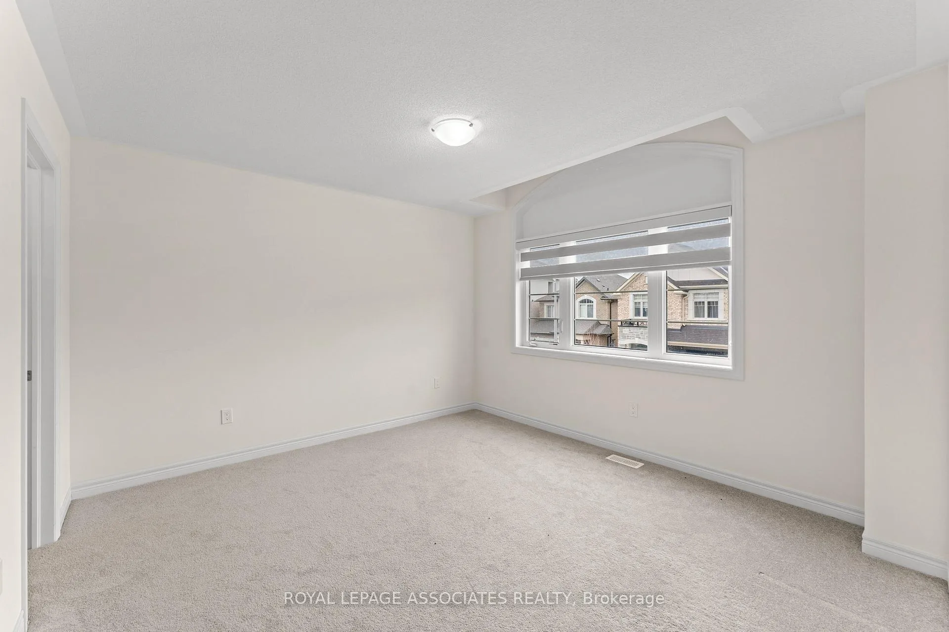 Photo 27 of 3909 Koenig Road E, Burlington, Alton — HOMEH