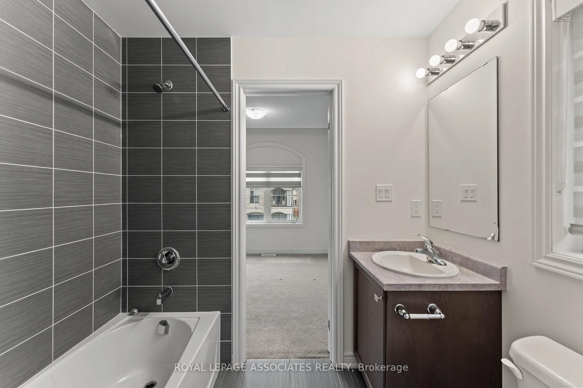 Photo 37 of 3909 Koenig Road E, Burlington, Alton — HOMEH