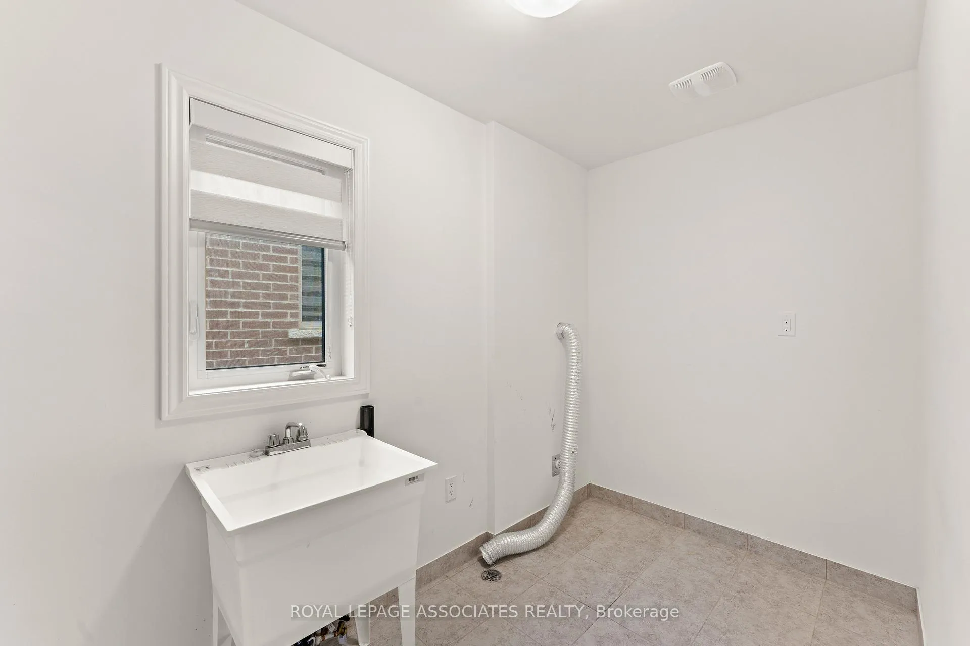 Photo 41 of 3909 Koenig Road E, Burlington, Alton — HOMEH