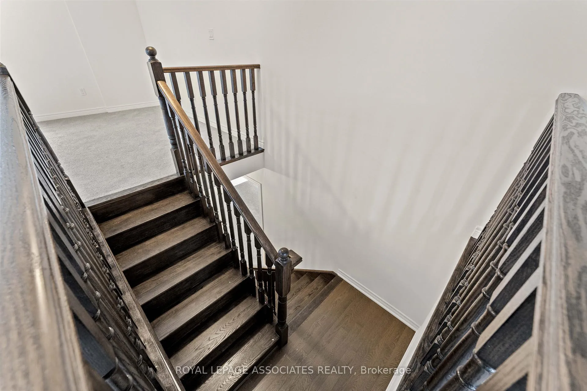 Photo 44 of 3909 Koenig Road E, Burlington, Alton — HOMEH