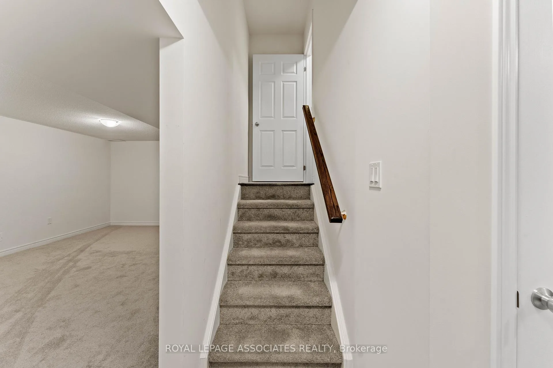 Photo 46 of 3909 Koenig Road E, Burlington, Alton — HOMEH