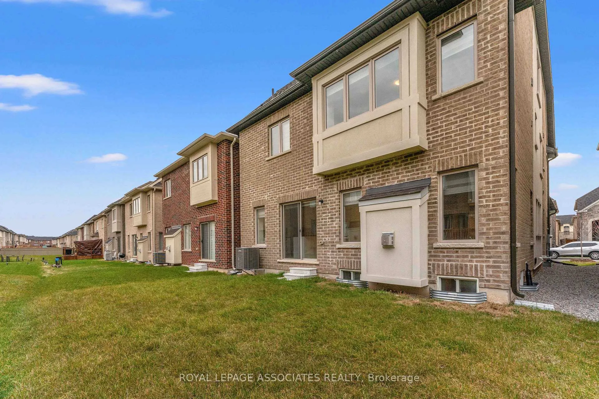 Photo 50 of 3909 Koenig Road E, Burlington, Alton — HOMEH