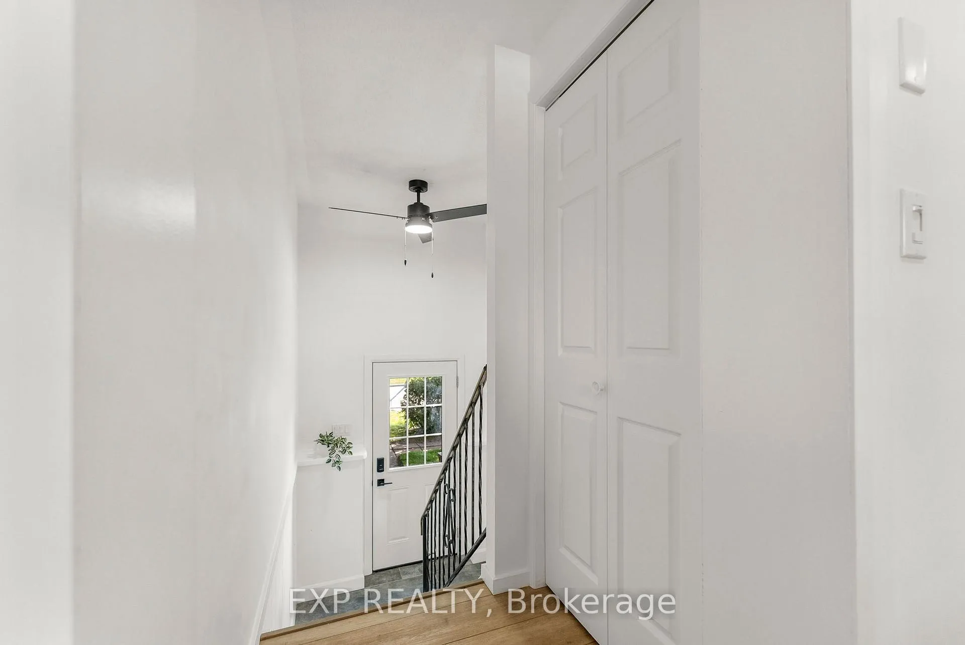 Photo 3 of 146 Barnet Boulevard, Renfrew — HOMEH