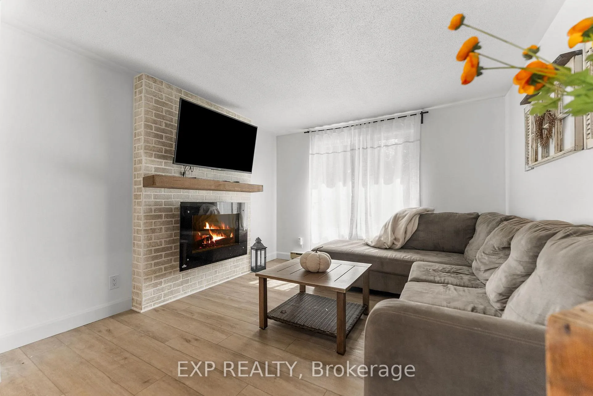 Photo 8 of 146 Barnet Boulevard, Renfrew — HOMEH