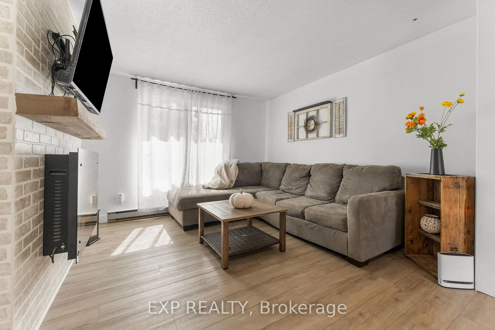 Photo 9 of 146 Barnet Boulevard, Renfrew — HOMEH