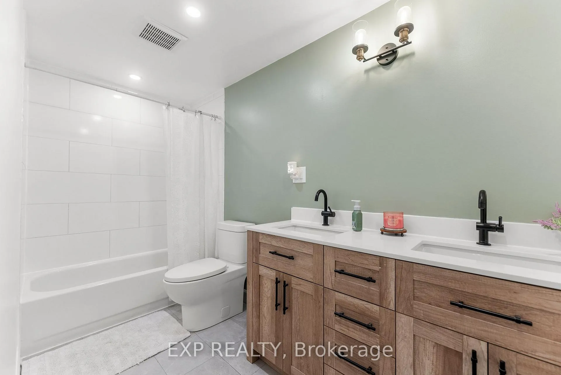 Photo 10 of 146 Barnet Boulevard, Renfrew — HOMEH