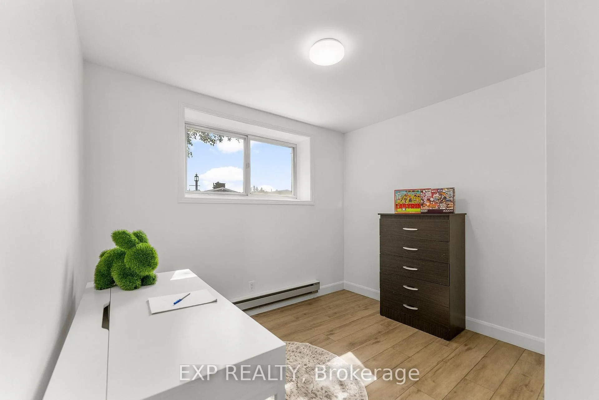 Photo 12 of 146 Barnet Boulevard, Renfrew — HOMEH