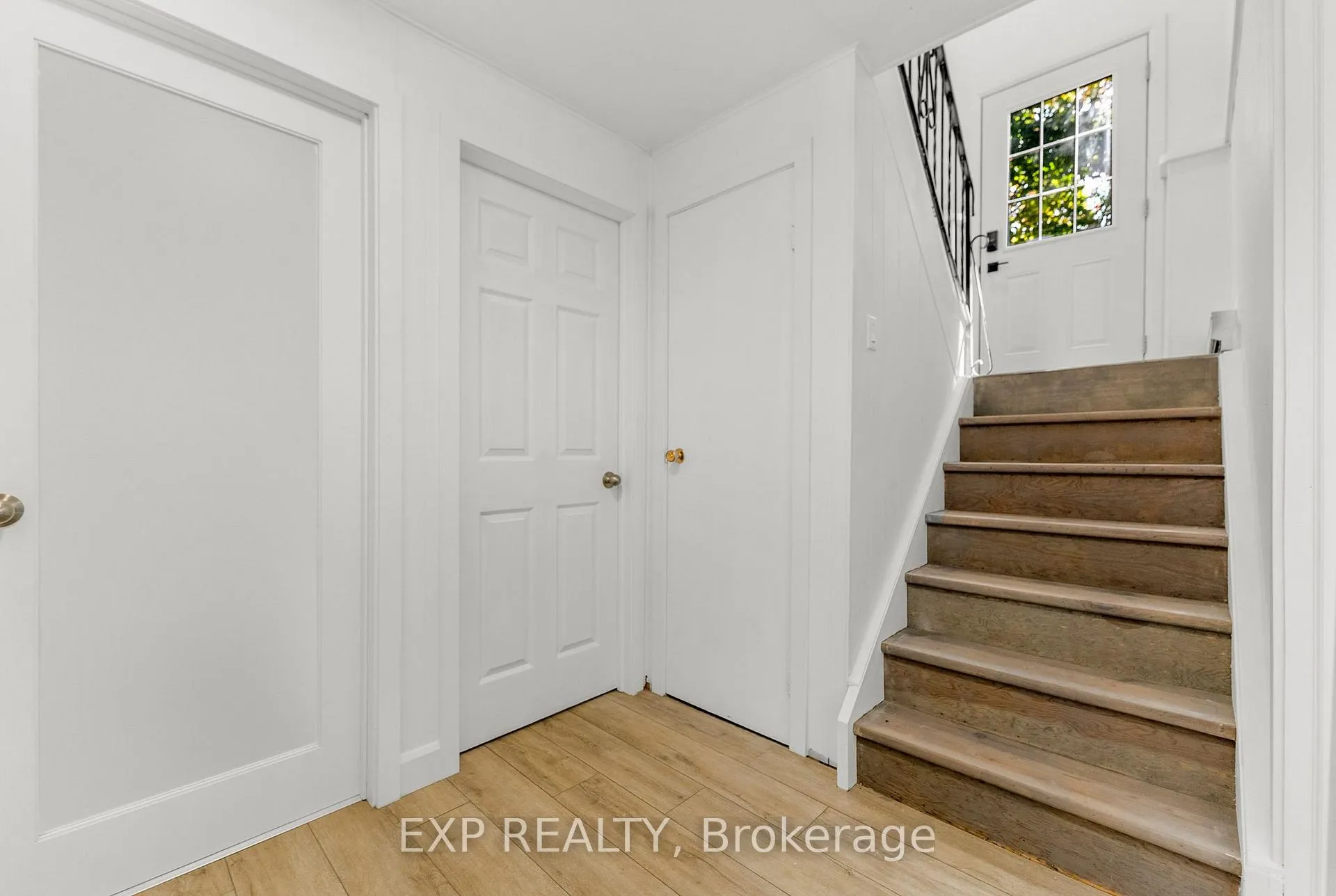 Photo 13 of 146 Barnet Boulevard, Renfrew — HOMEH