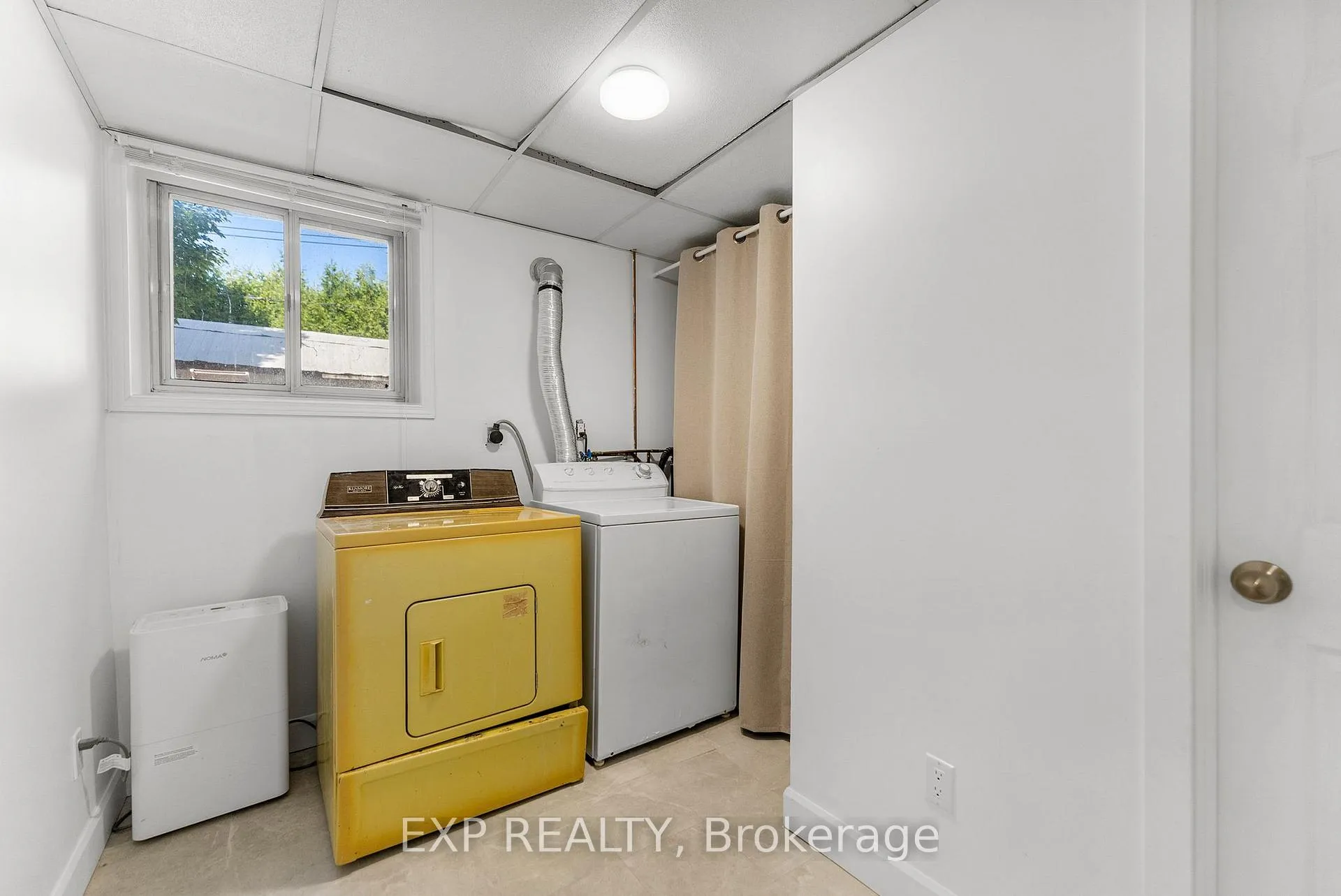 Photo 14 of 146 Barnet Boulevard, Renfrew — HOMEH