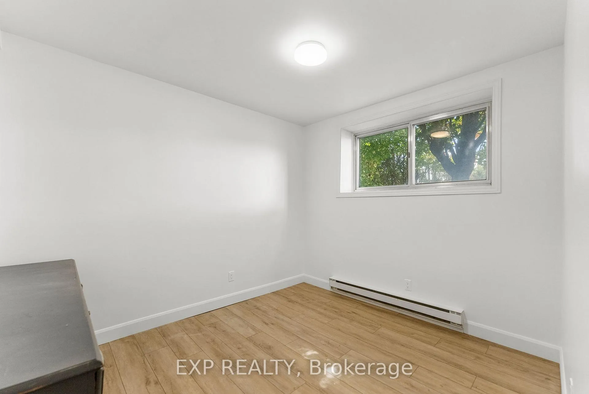 Photo 15 of 146 Barnet Boulevard, Renfrew — HOMEH
