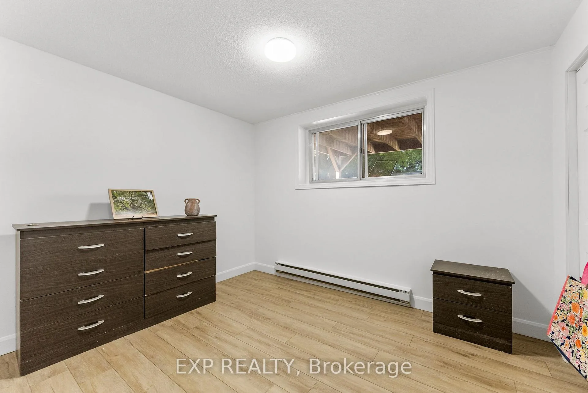 Photo 16 of 146 Barnet Boulevard, Renfrew — HOMEH