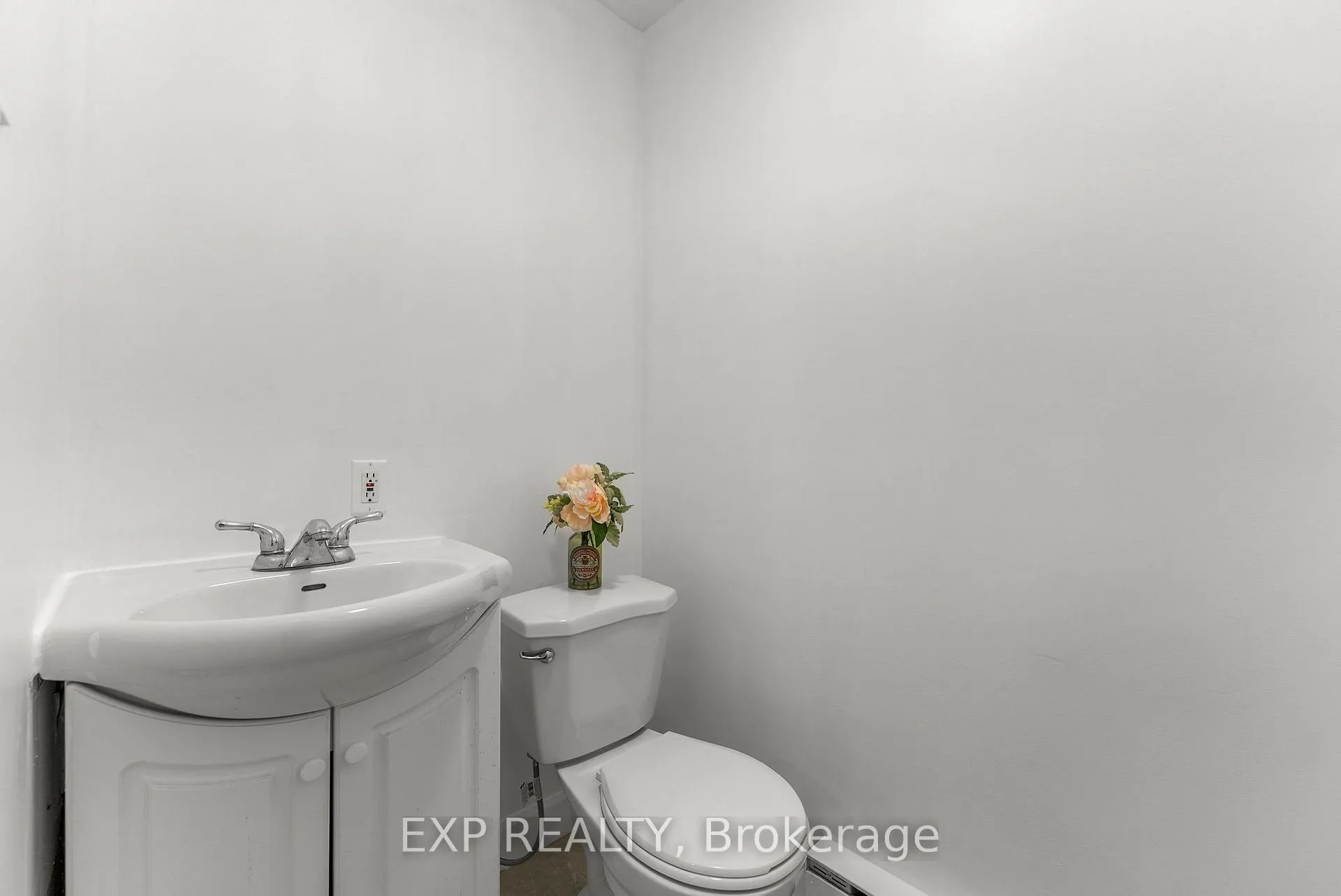 Photo 17 of 146 Barnet Boulevard, Renfrew — HOMEH