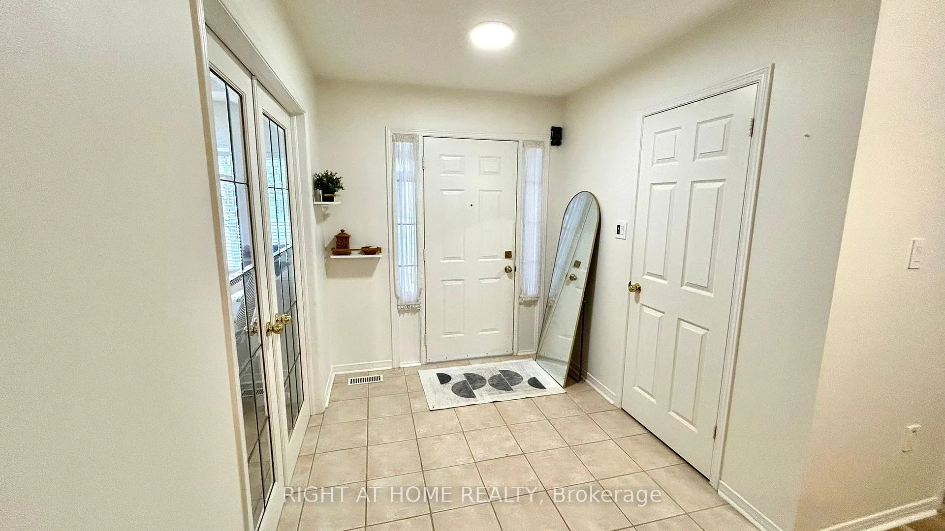 Photo 3 of 48 Johnson Street, Orillia — HOMEH