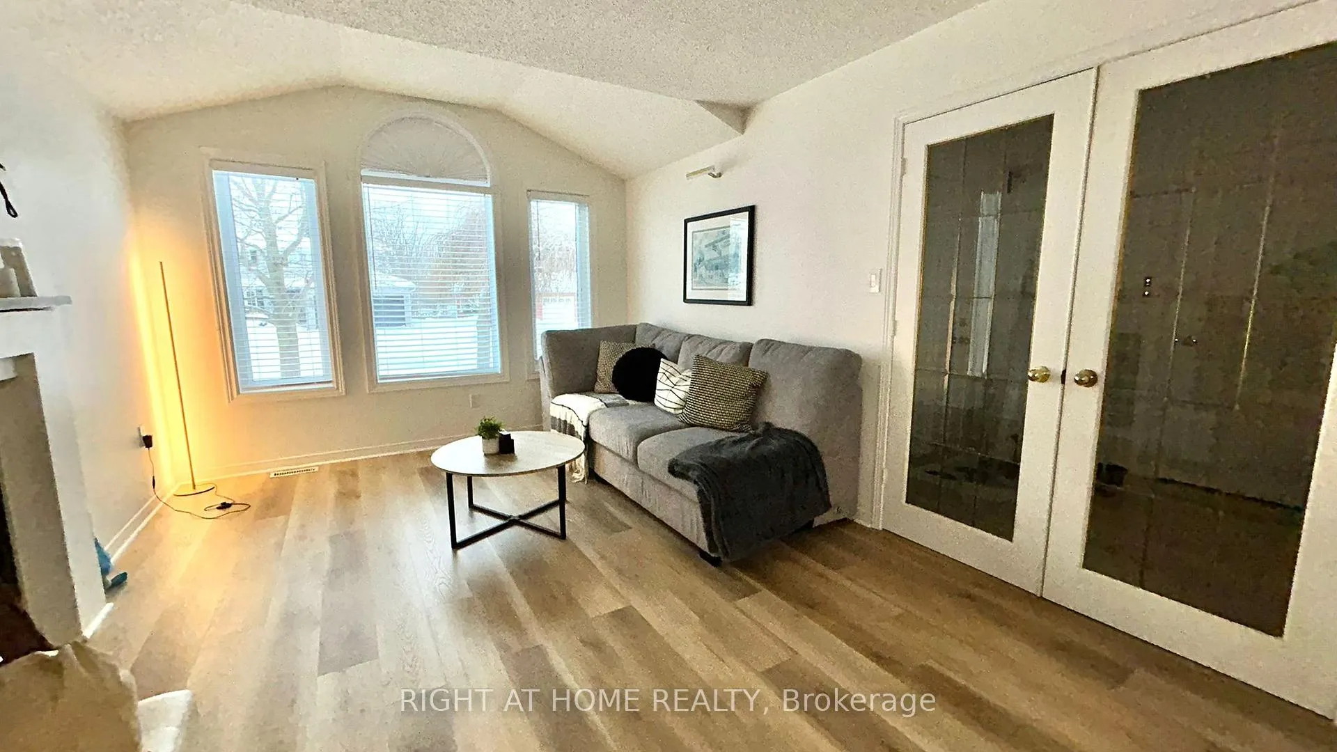 Photo 5 of 48 Johnson Street, Orillia — HOMEH