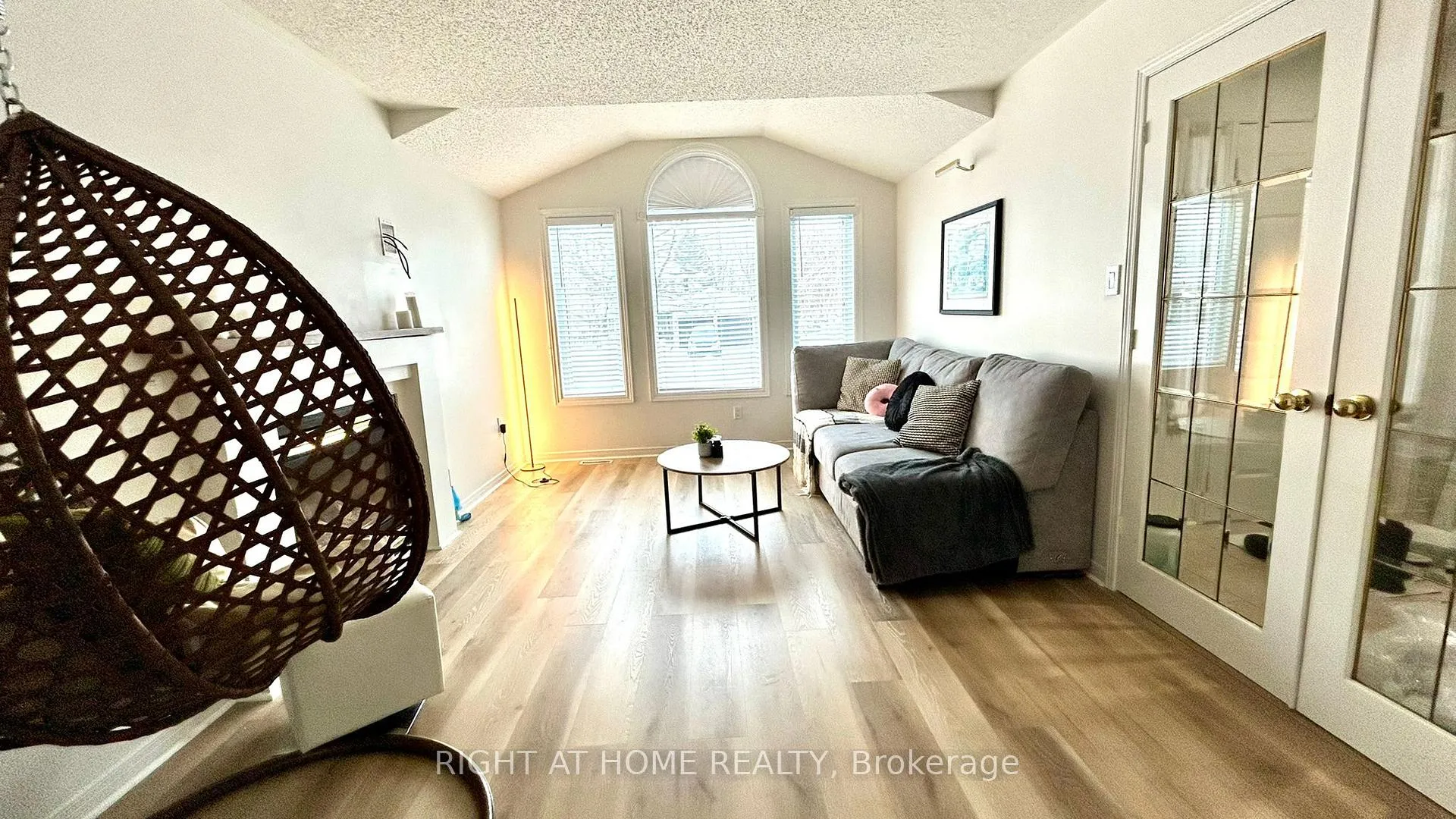 Photo 7 of 48 Johnson Street, Orillia — HOMEH