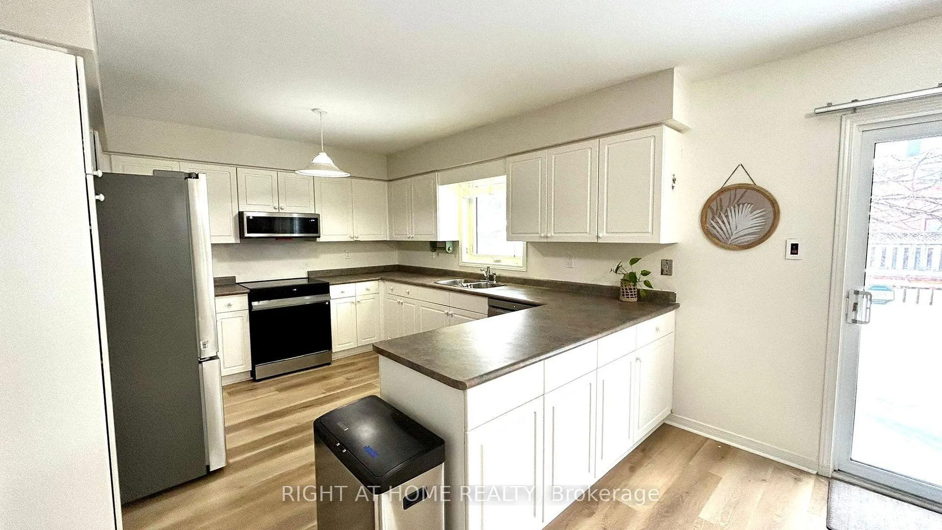 Photo 8 of 48 Johnson Street, Orillia — HOMEH