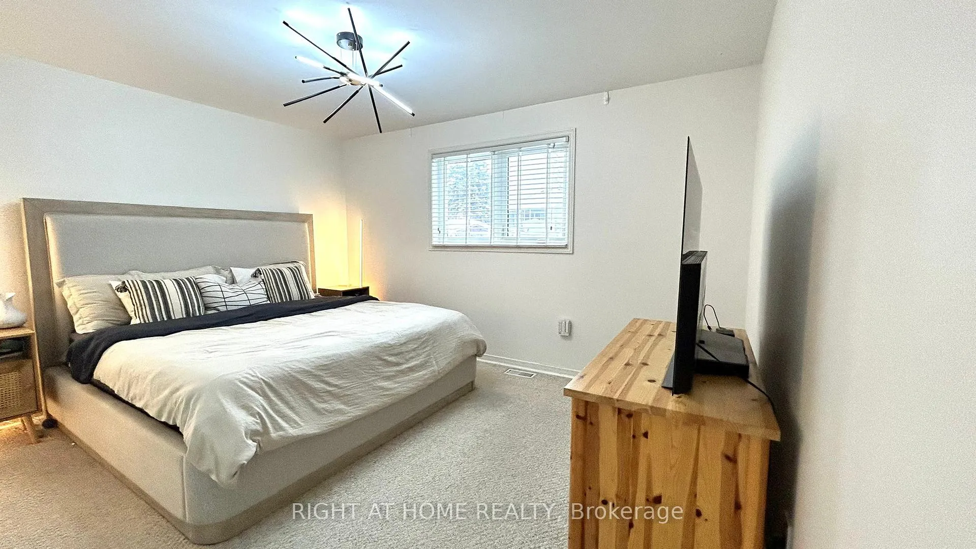 Photo 13 of 48 Johnson Street, Orillia — HOMEH