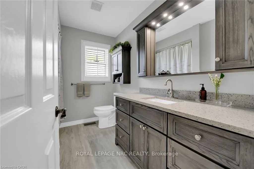 Photo 16 of 92 Hoover Point Lane, Haldimand — HOMEH