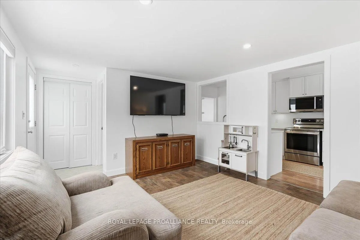 Photo 11 of 28 Fairway Avenue, Belleville, Belleville Ward — HOMEH